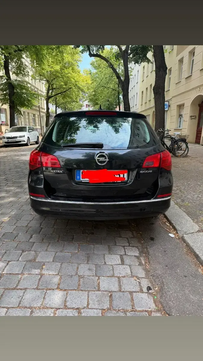 Gebraucht Opel Astra 140 PS (102 kW) 2013 Schwarz Limousine