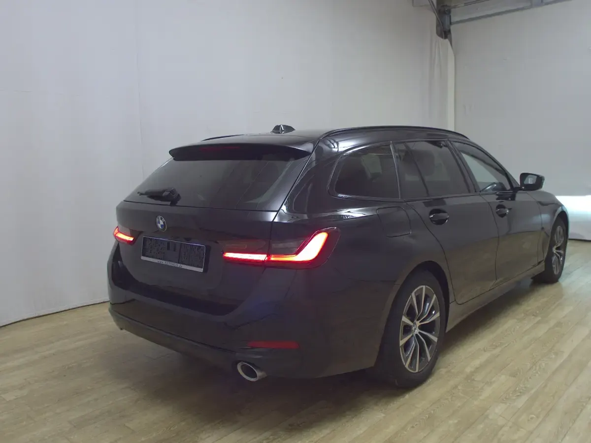 Używany BMW 320 Shadowline 190 KM (139 kW) 2023 Czarny Kombi