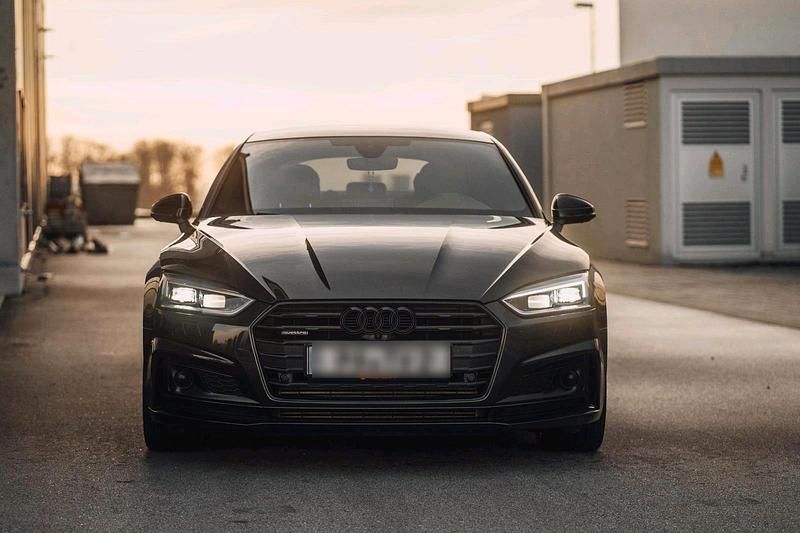 Grau Gebraucht 2018 Audi A5 Coupé | 34.900 € - Bild 1/4