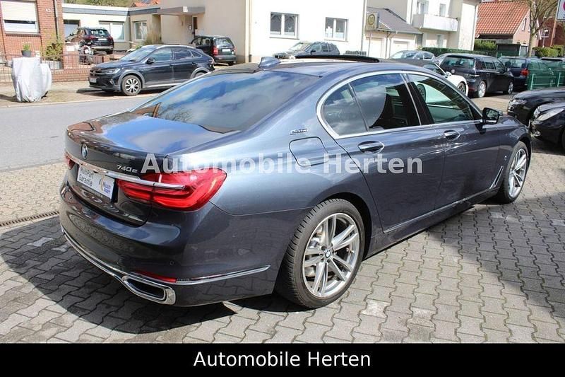 Gebraucht BMW 740 Sport Line 258 PS (189 kW) 2017 Grau Limousine