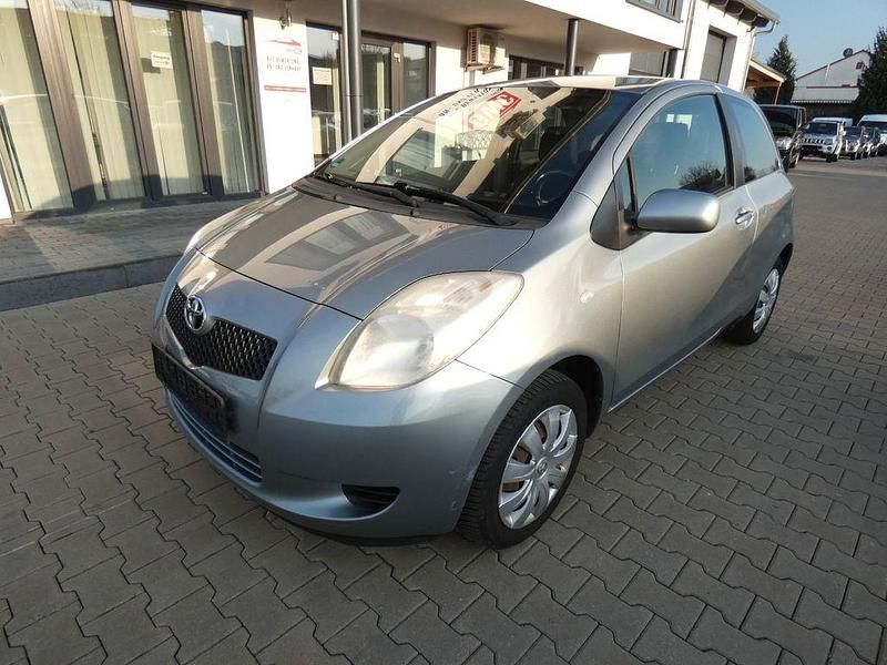 Gebraucht Toyota Yaris Sol 69 PS (50 kW) 2006 Silber Limousine