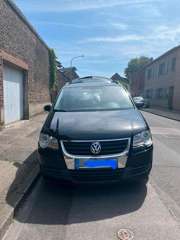 Schwarz Gebraucht 2009 VW Touran Van / Kleinbus | 4.750 € (Fairer Preis) - Bild 1/4