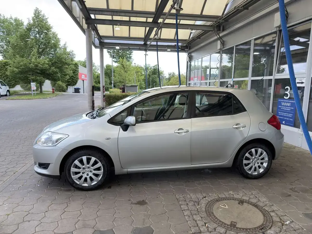 Gebraucht Toyota Auris Sol 124 PS (91 kW) 2008 Grau Kleinwagen