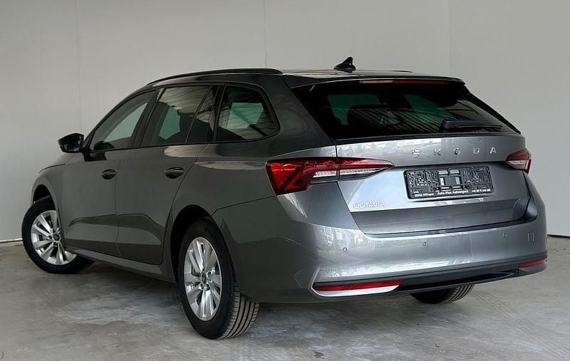 Neu Skoda Octavia 150 PS (110 kW) 2026 Grau Limousine