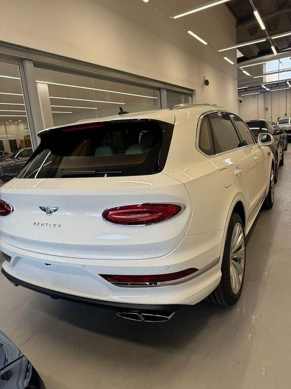 Neu Bentley Bentayga 551 PS (405 kW) 2026 Weiß SUV