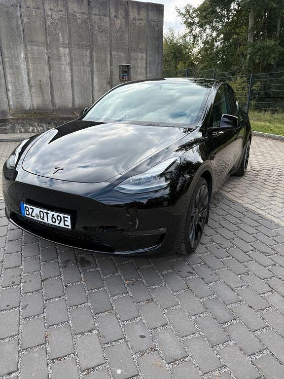 Schwarz Gebraucht 2024 Tesla Model Y Performance SUV | 45.000 € (Fairer Preis) - Bild 1/4