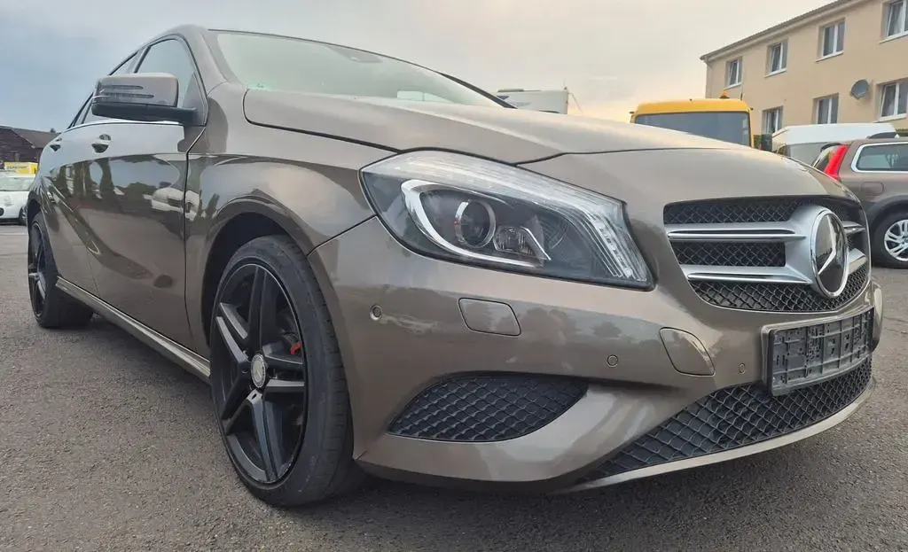 Gebraucht Mercedes A180 109 PS (80 kW) 2013 Grau Kleinwagen