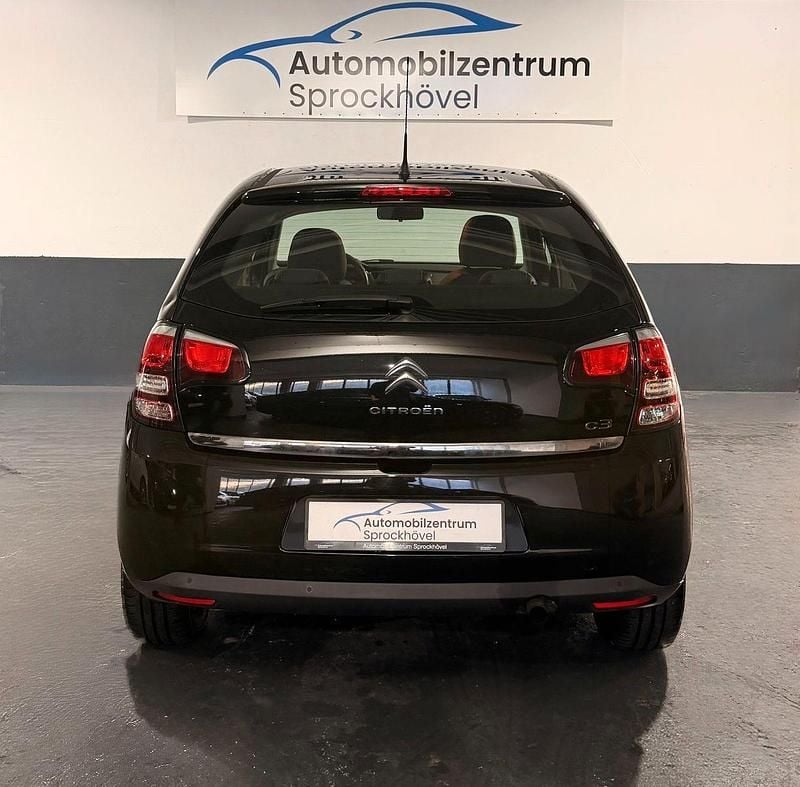 Gebraucht Citroën C3 SELECTION 68 PS (50 kW) 2016 Schwarz Kleinwagen