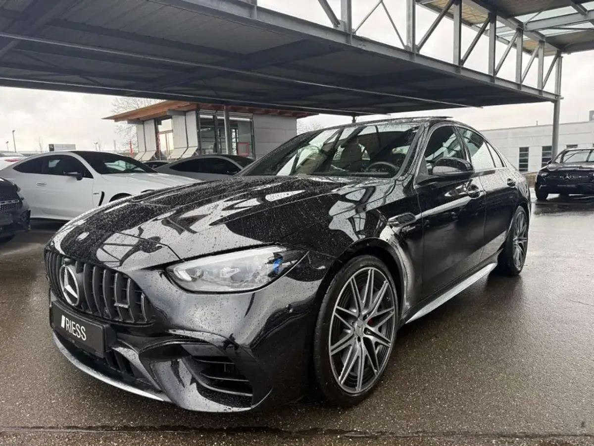 Gebraucht Mercedes C63 AMG Premium Plus 476 PS (350 kW) 2024 Metalliclack obsidianschwarz Limousine