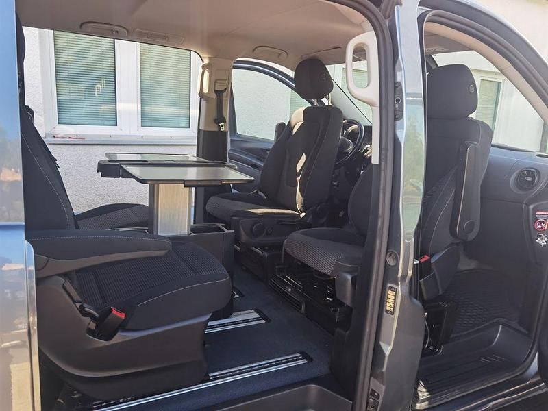 Grau Gebraucht 2022 Mercedes Vito Edition Van | 34.790 € (Superpreis) - Bild 1/4