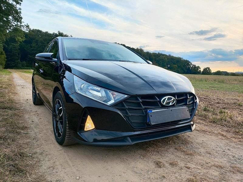 Schwarz Gebraucht 2020 Hyundai i20 Limousine | 10.625 € (Guter Preis) - Bild 1/4
