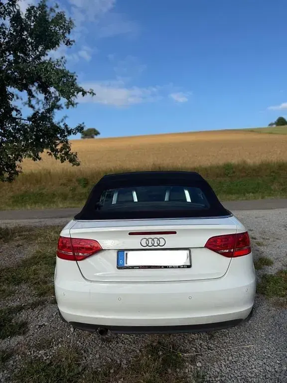Gebraucht Audi Cabriolet 140 PS (102 kW) 2012 Weiß Cabrio