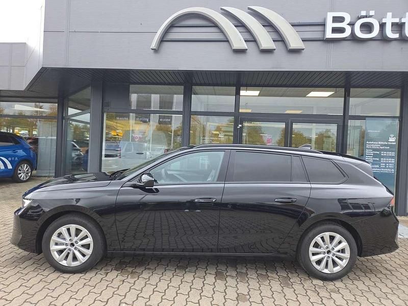 Neu Opel Astra Edition 131 PS (96 kW) 2025 Lackierung schwarz perla nera/ Kombi