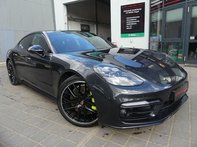 Vulkangrau (metallic) Gebraucht 2021 Porsche Panamera 4 Sport Limousine | 74.800 € (Fairer Preis) - Bild 1/4