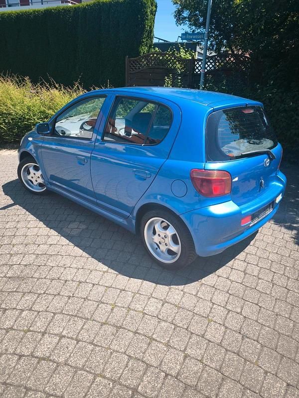 Blau Gebraucht 2001 Toyota Yaris Kleinwagen | 3.100 € - Bild 1/4
