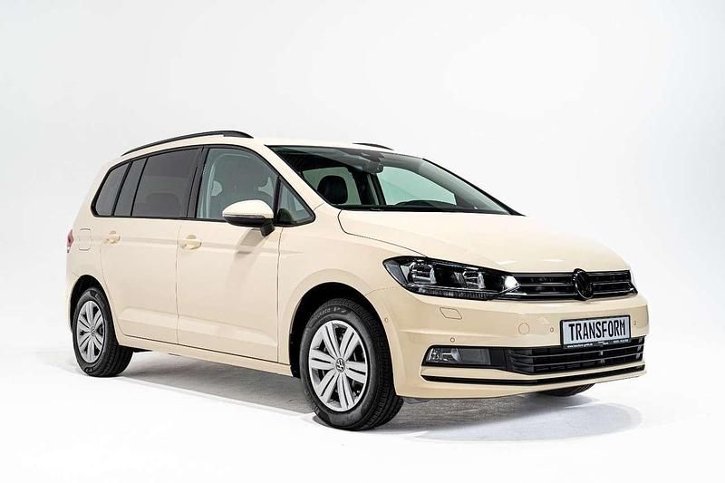 Hellelfenbein Neu 2025 VW Touran Trendline Van / Kleinbus | 37.366 € - Bild 1/4