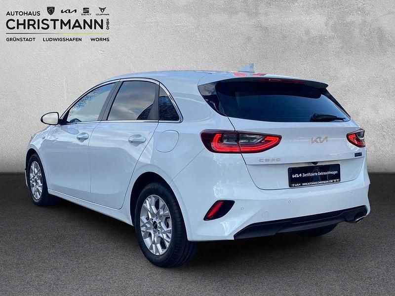 Gebraucht Kia Ceed Vision 120 PS (88 kW) 2022 Casa white Kleinwagen