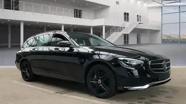Second-hand Mercedes E300 306 CP (225 kW) 2021 Negru Berlinǎ