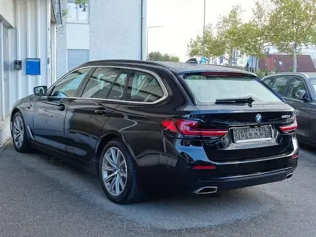 Gebraucht BMW 520 Sport Line 190 PS (139 kW) 2022 Schwarz Kombi