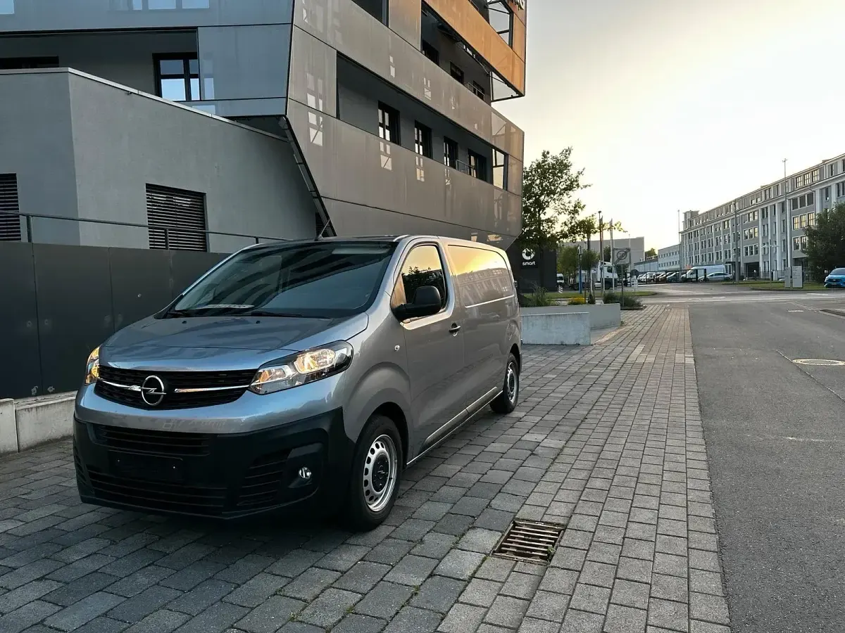 Gebraucht Opel Vivaro-e Combi 102 PS (75 kW) 2024 Grau Van / Kleinbus