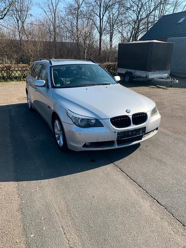Gebraucht BMW 525 192 PS (141 kW) 2005 Silber Kombi