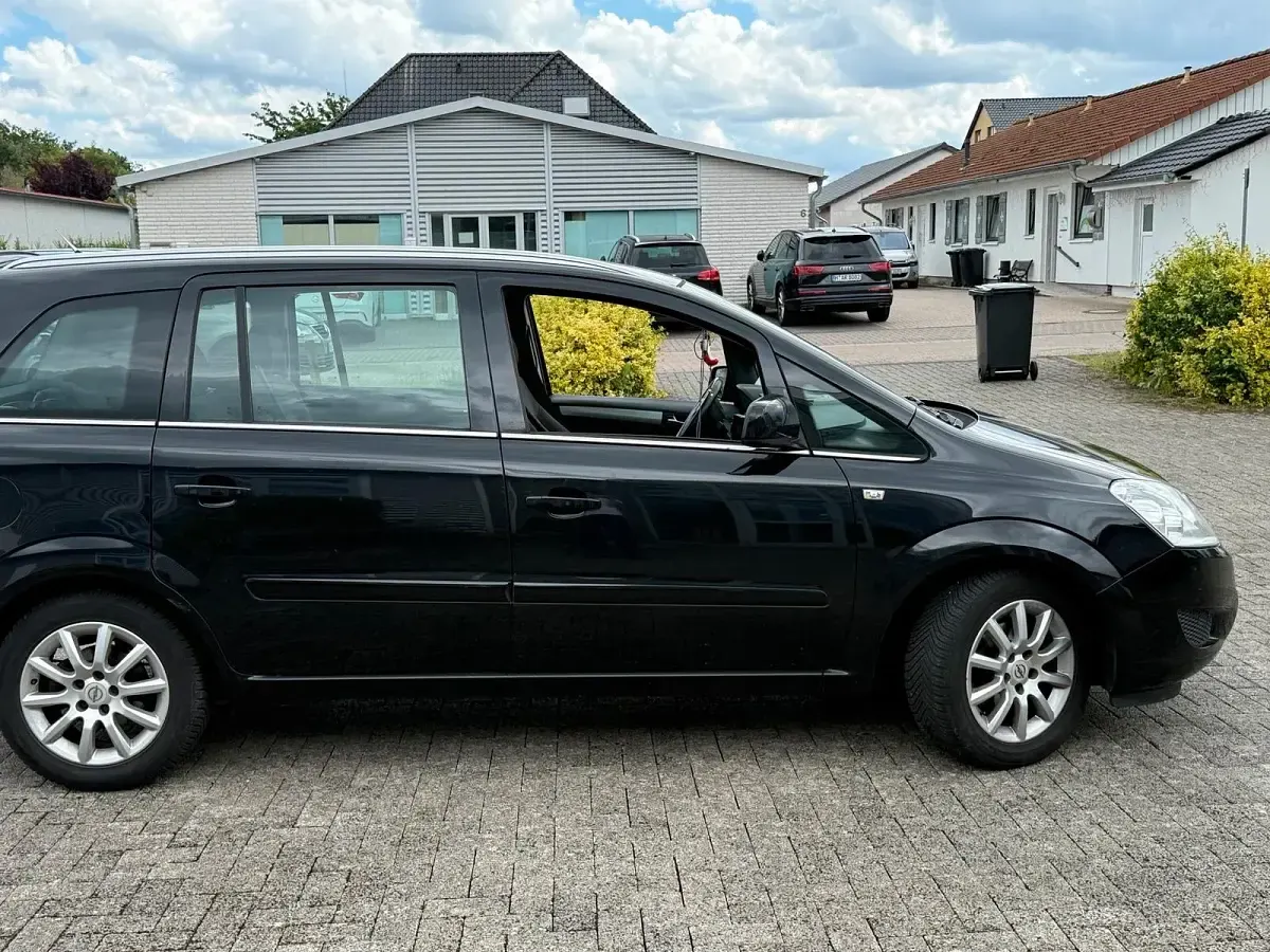 Gebraucht Opel Zafira 2010 Schwarz Van / Kleinbus