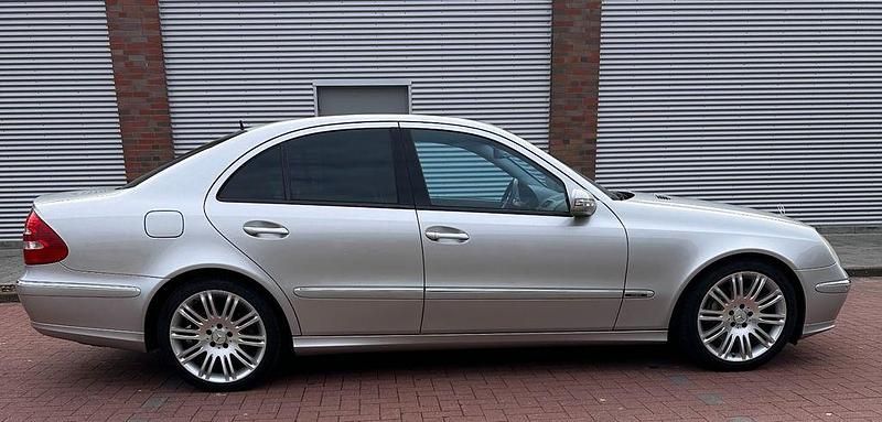 Gebraucht Mercedes E500 306 PS (225 kW) 2005 Silber Limousine