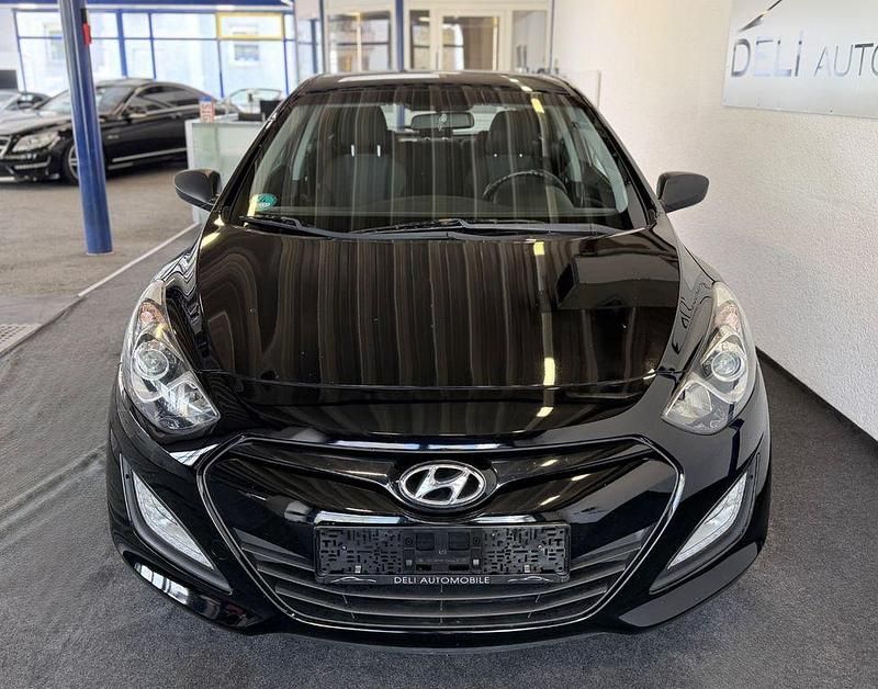 Gebraucht Hyundai i30 Edition 99 PS (72 kW) 2013 Schwarz Limousine