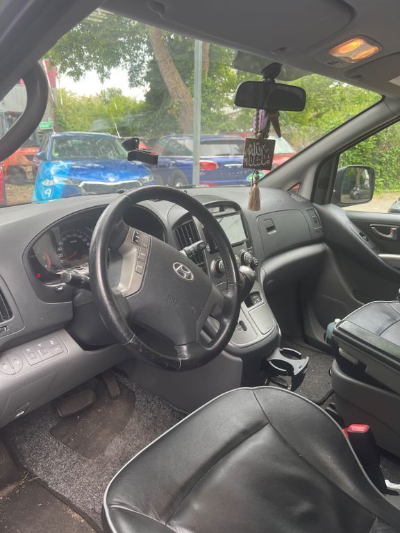 Grau Gebraucht 2013 Hyundai H-1 Van / Kleinbus | 14.000 € (Guter Preis) - Bild 1/4