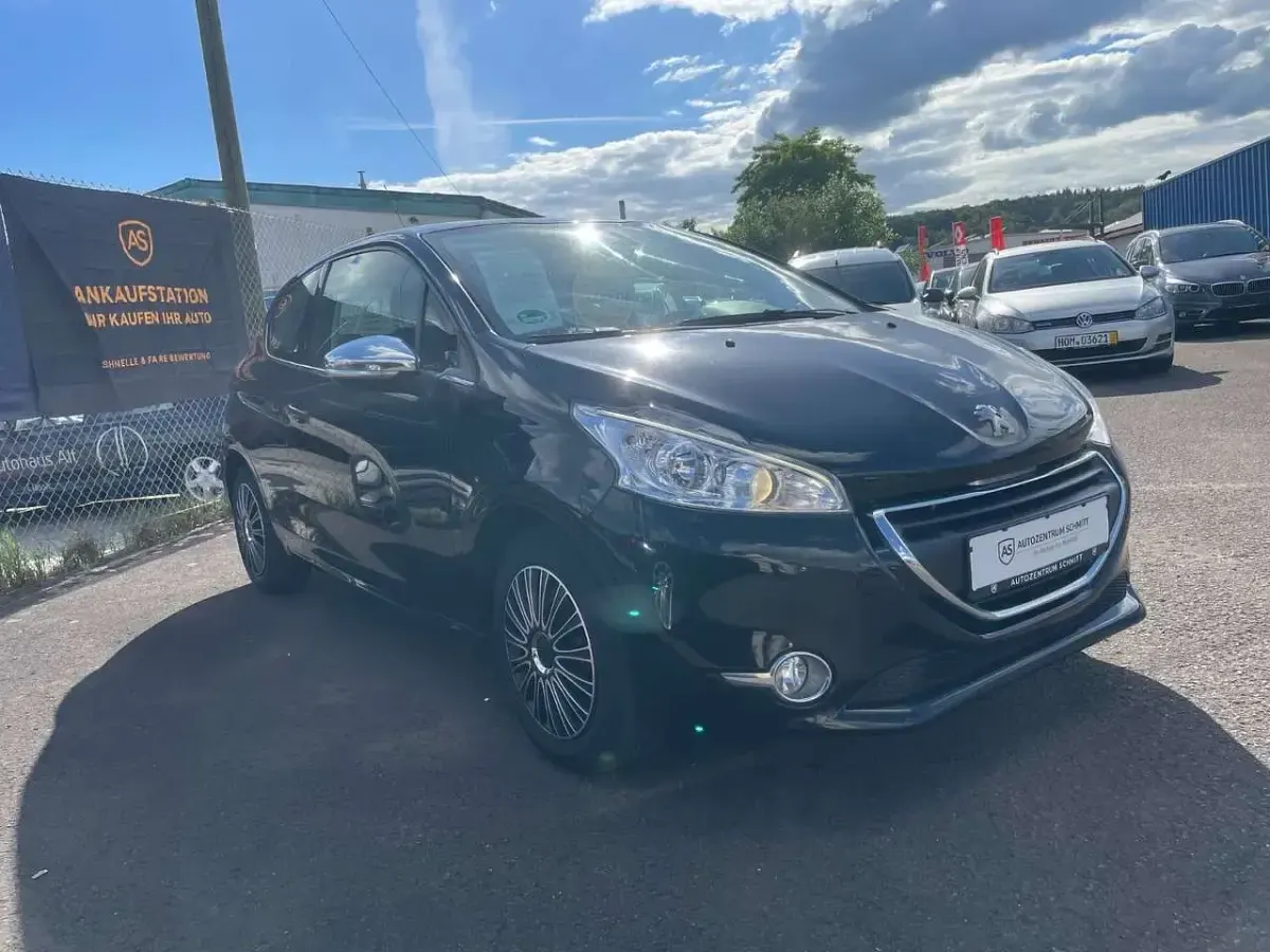 Gebraucht Peugeot 208 Allure 120 PS (88 kW) 2012 Noir perla nera Kleinwagen