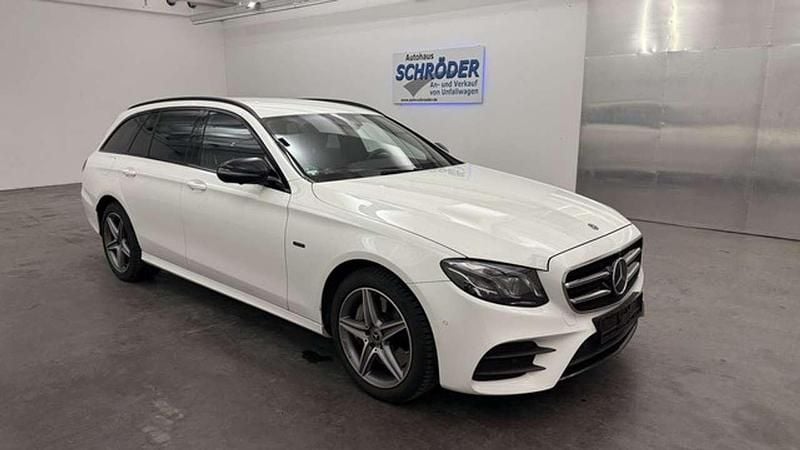 Weiß Gebraucht 2019 Mercedes E300 AMG line Kombi | 26.900 € (Fairer Preis) - Bild 1/4