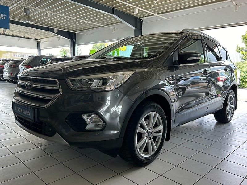 Gebraucht Ford Kuga Titanium 150 PS (110 kW) 2018 Grau SUV