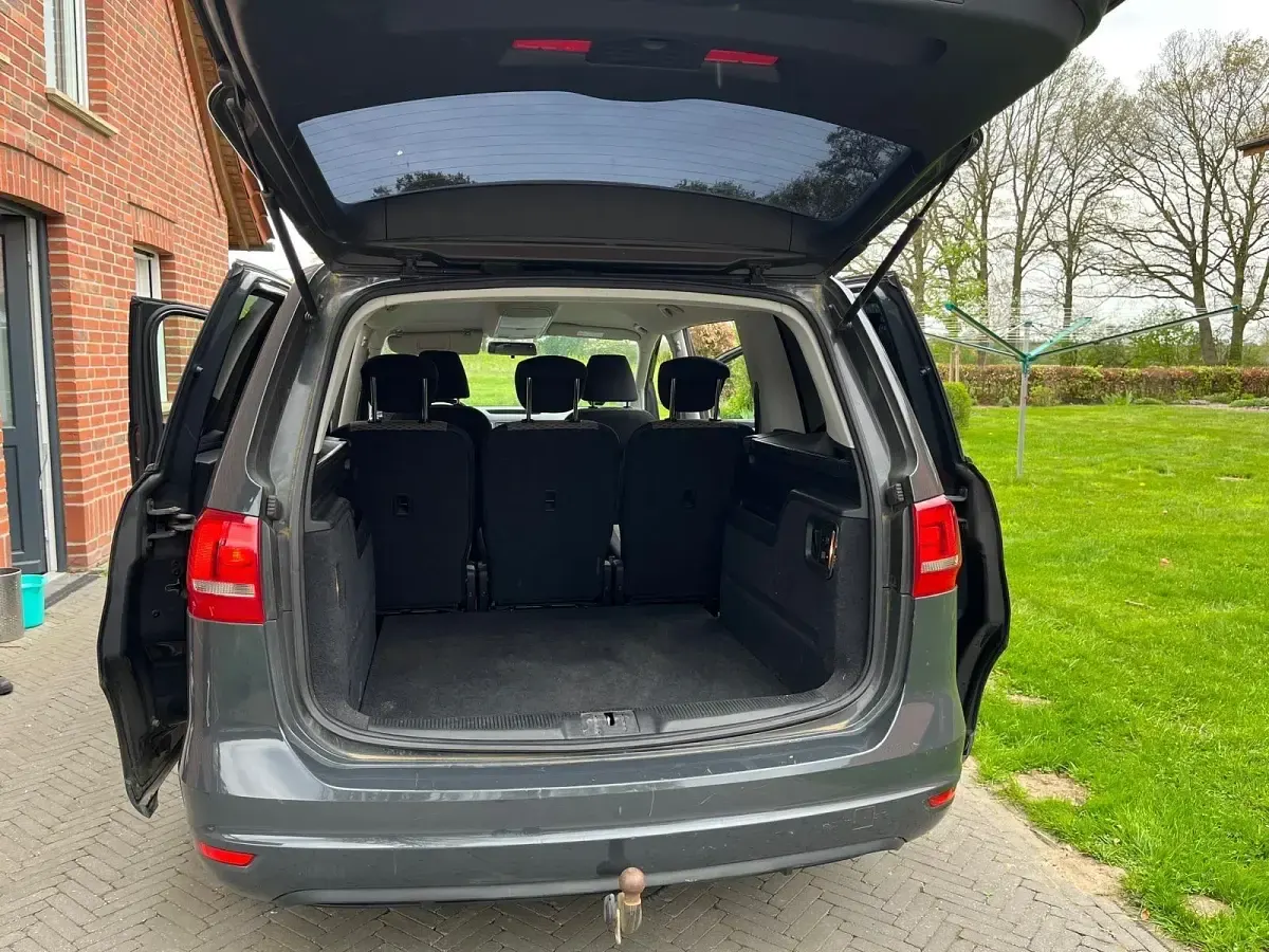 Gebraucht VW Sharan 115 PS (84 kW) 2014 Grau Van / Kleinbus