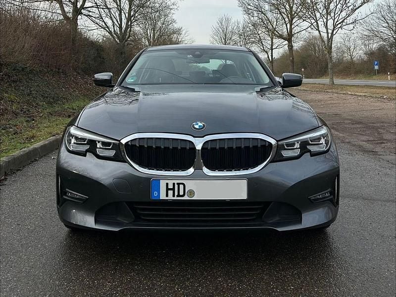 Gebraucht BMW 318 Advantage 156 PS (114 kW) 2021 Grau Limousine