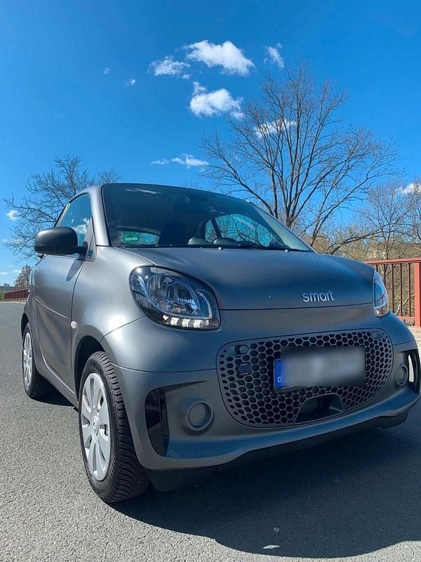 Grau Gebraucht 2023 Smart ForTwo Coupé Coupé | 11.699 € (Fairer Preis) - Bild 1/3