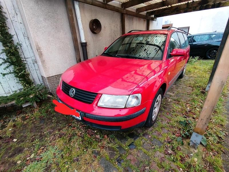 Rot Gebraucht 2000 VW Passat Kombi | 1.199 € (Fairer Preis) - Bild 1/4