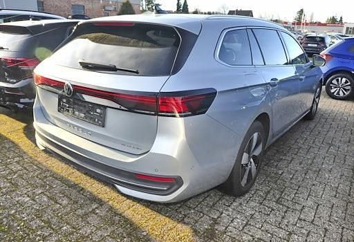 Second-hand VW Passat Business 204 CP (150 kW) 2025 Argintiu Break