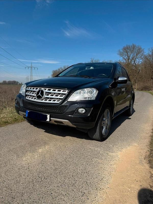 Second-hand Mercedes ML320 224 CP (164 kW) 2009 Negru SUV