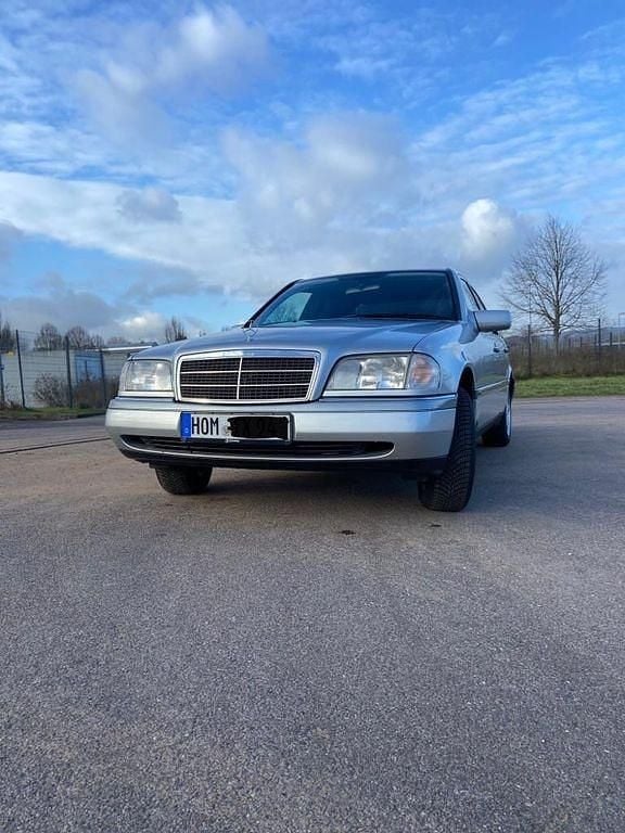 Silber Gebraucht 1994 Mercedes C200 Elegance Limousine | 6.300 € - Bild 1/4