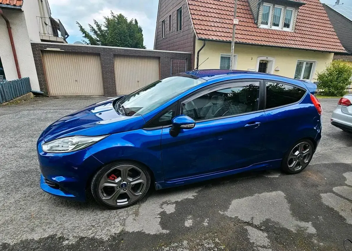 Gebraucht Ford Fiesta ST 215 PS (158 kW) 2014 Blau Kleinwagen