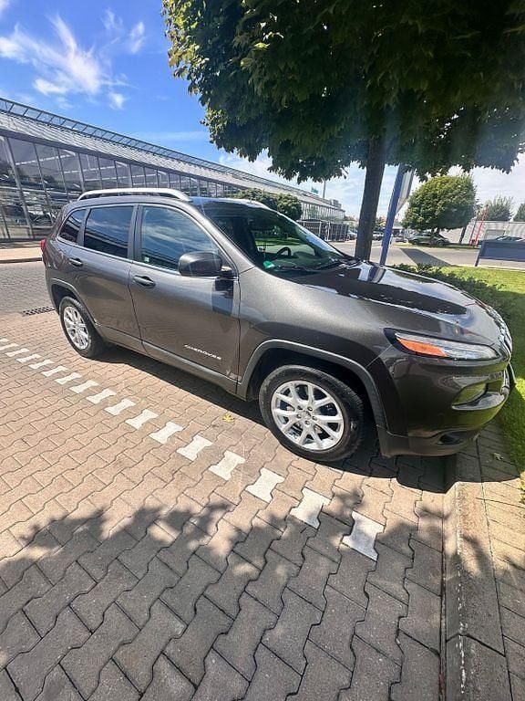 Grau Gebraucht 2017 Jeep Cherokee SUV | 15.000 € (Etwas zu teuer) - Bild 1/4