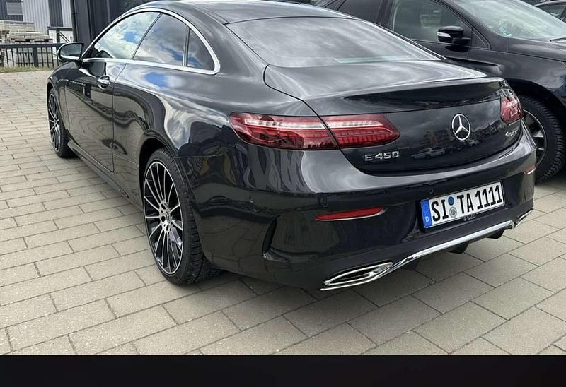 Grau Gebraucht 2021 Mercedes E450 AMG line Coupé | 49.000 € (Fairer Preis) - Bild 1/4