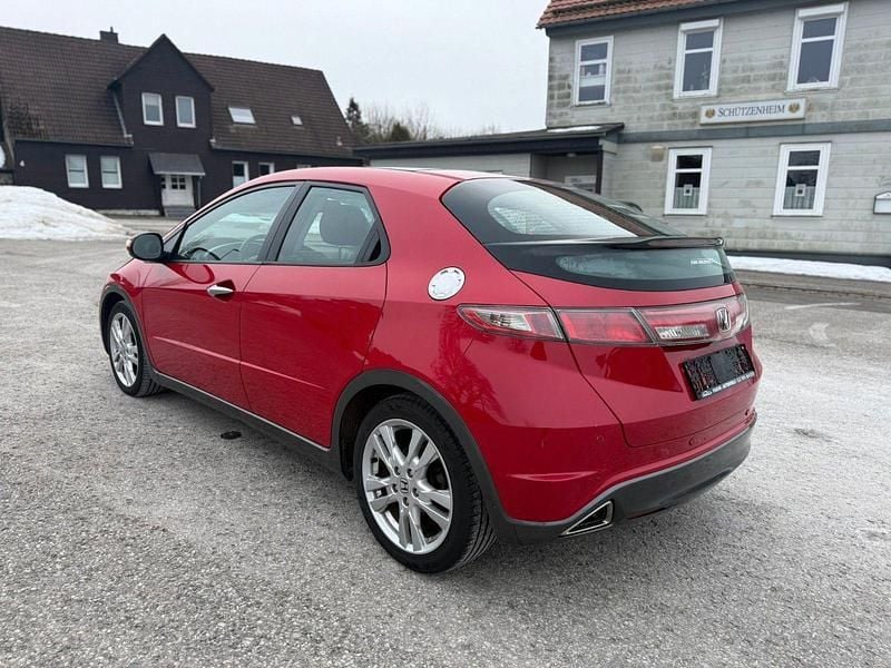 Gebraucht Honda Civic Executive 140 PS (102 kW) 2011 Rot Limousine