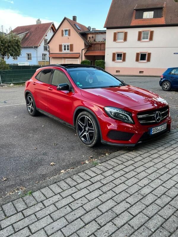 Rot Gebraucht 2014 Mercedes GLA200 SUV | 17.500 € (Etwas zu teuer) - Bild 1/4