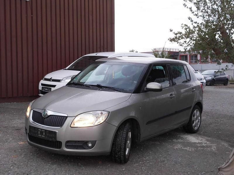 Gebraucht Skoda Fabia Ambiente 60 PS (44 kW) 2010 Beige Kleinwagen