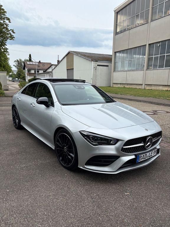 Silber Gebraucht 2023 Mercedes CLA250 AMG line Limousine | 39.200 € (Fairer Preis) - Bild 1/4