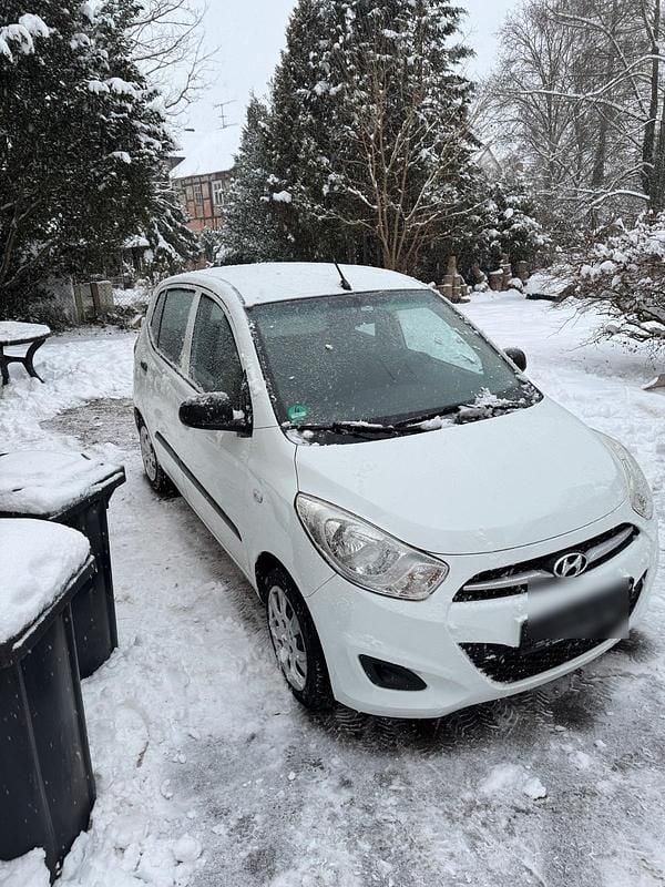 Gebraucht Hyundai i10 69 PS (50 kW) 2011 Weiß Kleinwagen