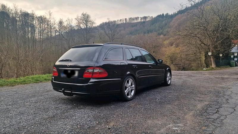 Gebraucht Mercedes E320 224 PS (164 kW) 2006 Schwarz Kombi