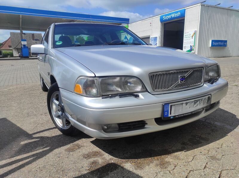Silber Gebraucht 1999 Volvo S70 Limousine | 3.398 € - Bild 1/4