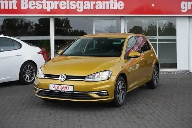 Gebraucht VW Golf VII Comfortline 110 PS (80 kW) 2017 Gelb Limousine